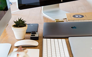 开yun体育官网-球场上充满着竞争与激情，球员们为了胜利拼尽全力